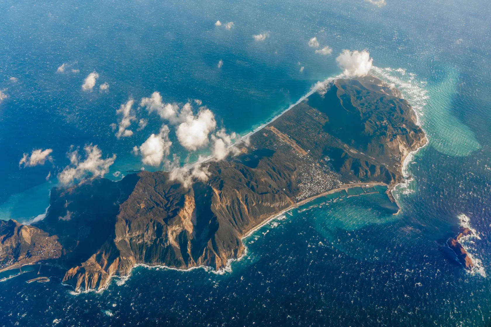 <p>Helicopter Transfer to Izu Oshima</p>