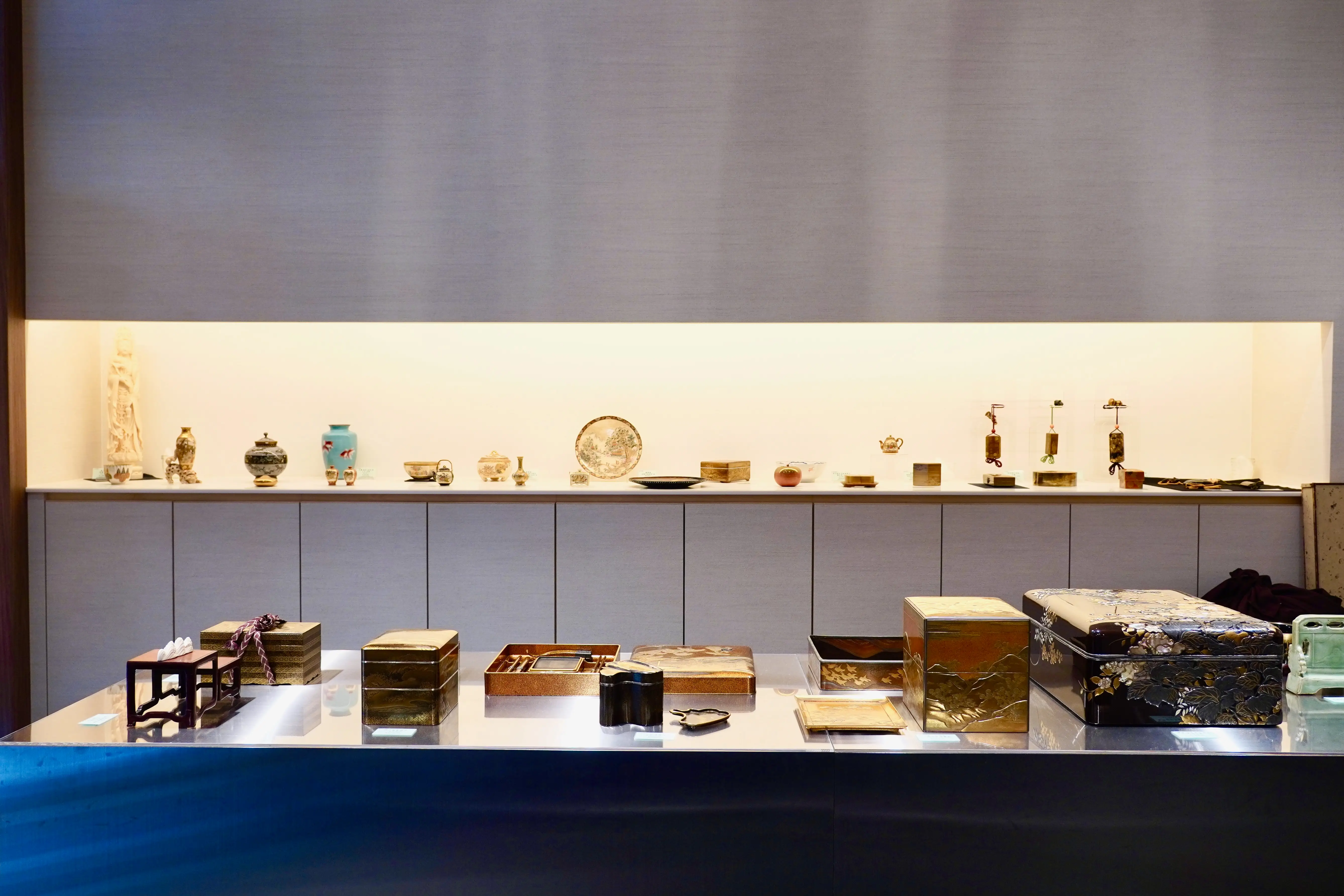 <p>EXPLORE THE FASCINATING WORLD OF JAPANESE ANTIQUES</p>