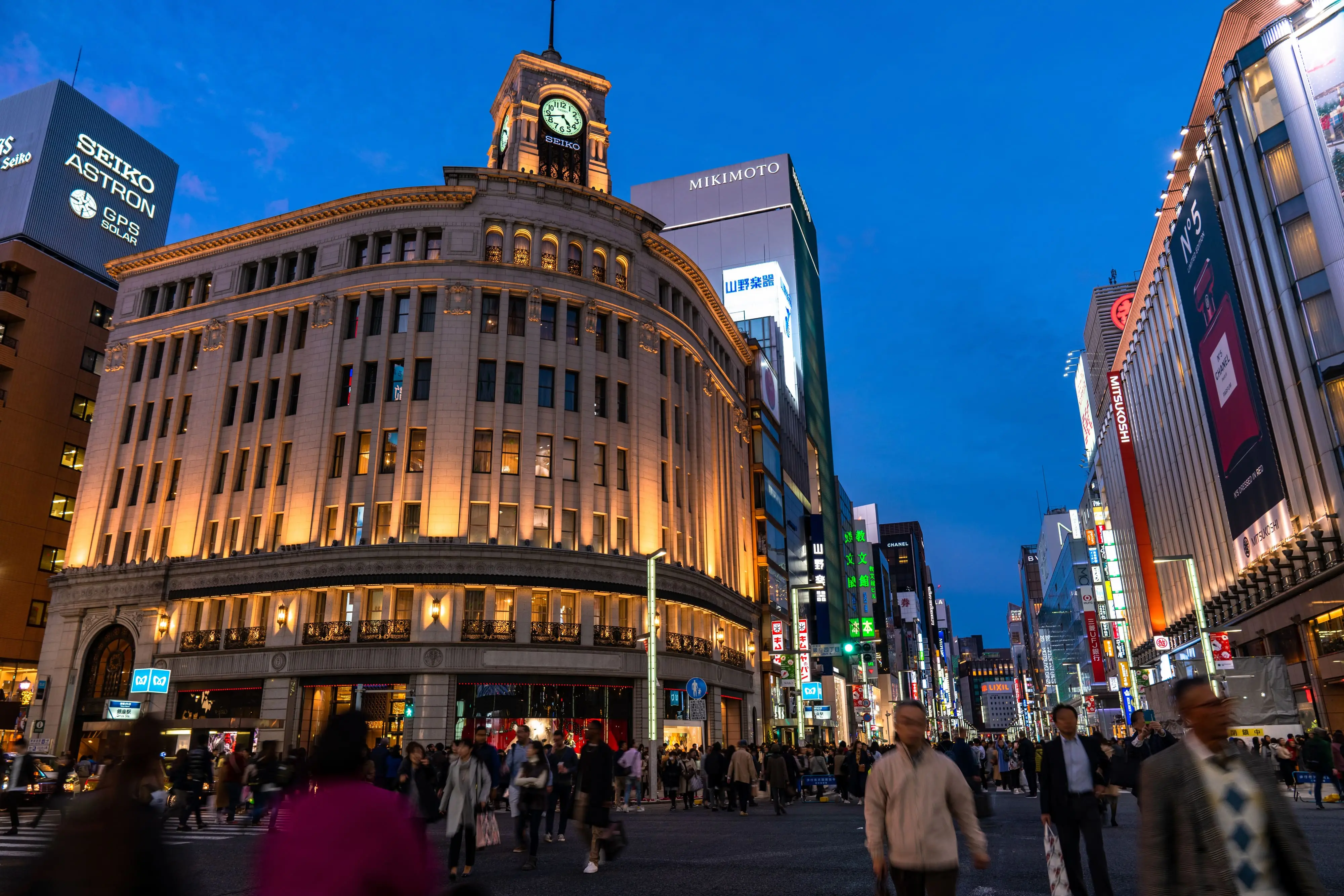 <p>Spend an Afternoon in Tokyo's Most Upmarket District</p>