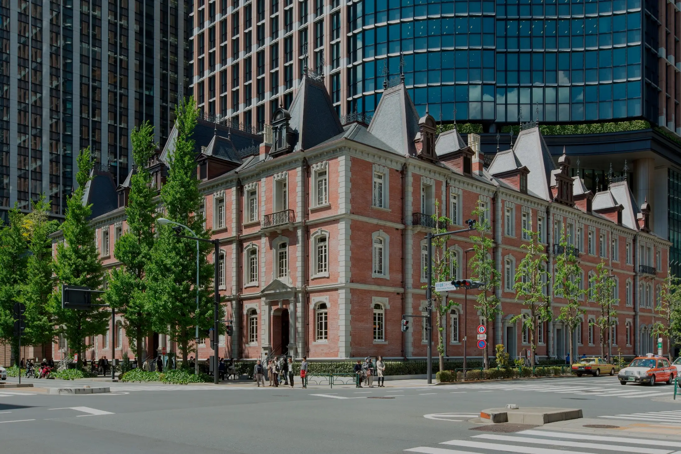 A REOPENED MUSEUM AND STREET ART  SCULPTURES IN MARUNOUCHI