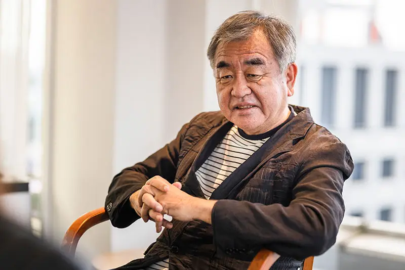 photo of Japanese architect Kengo Kuma in his Tokyo office